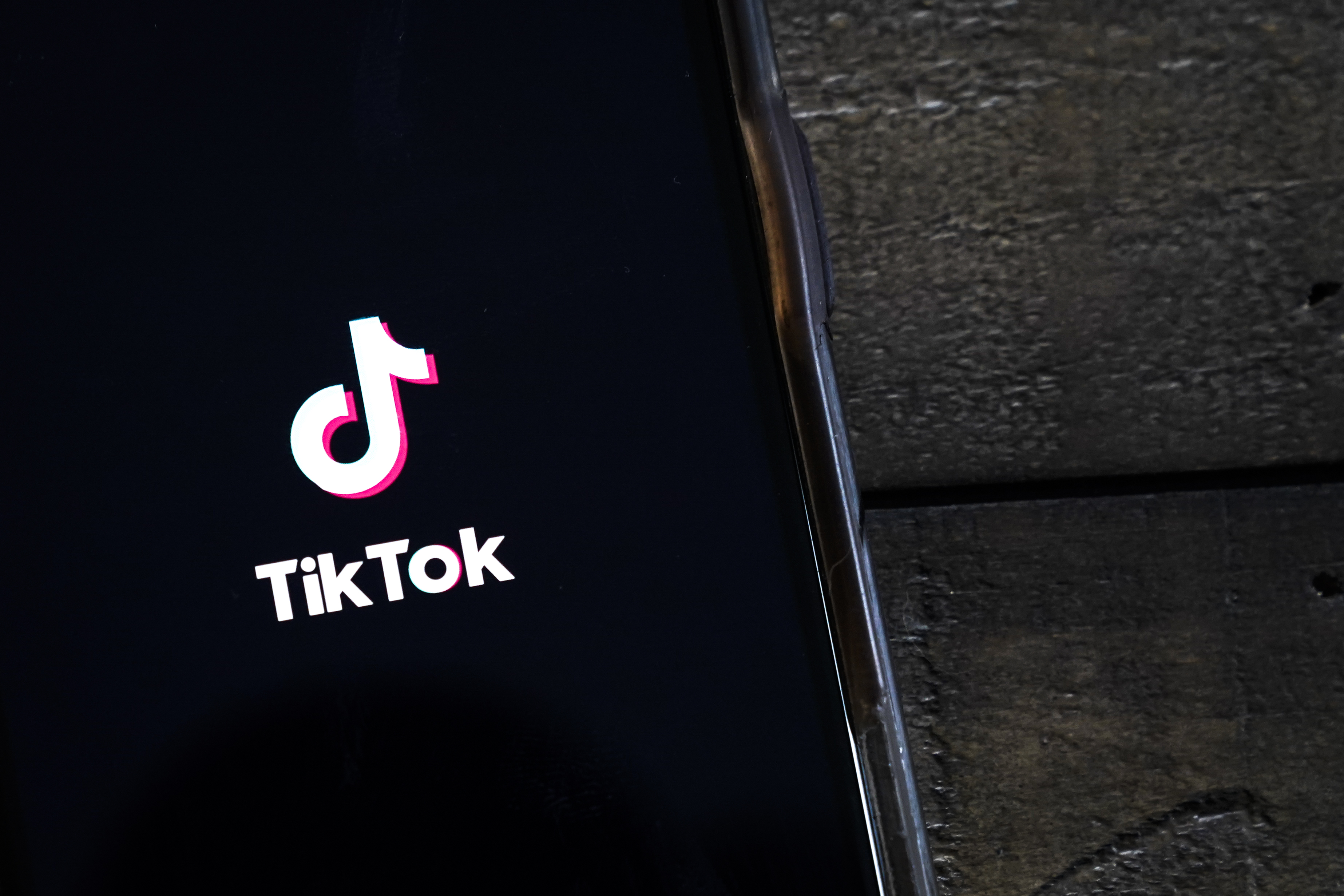Twitter & TikTok Engage In Talks Regarding A “Combination:” Report