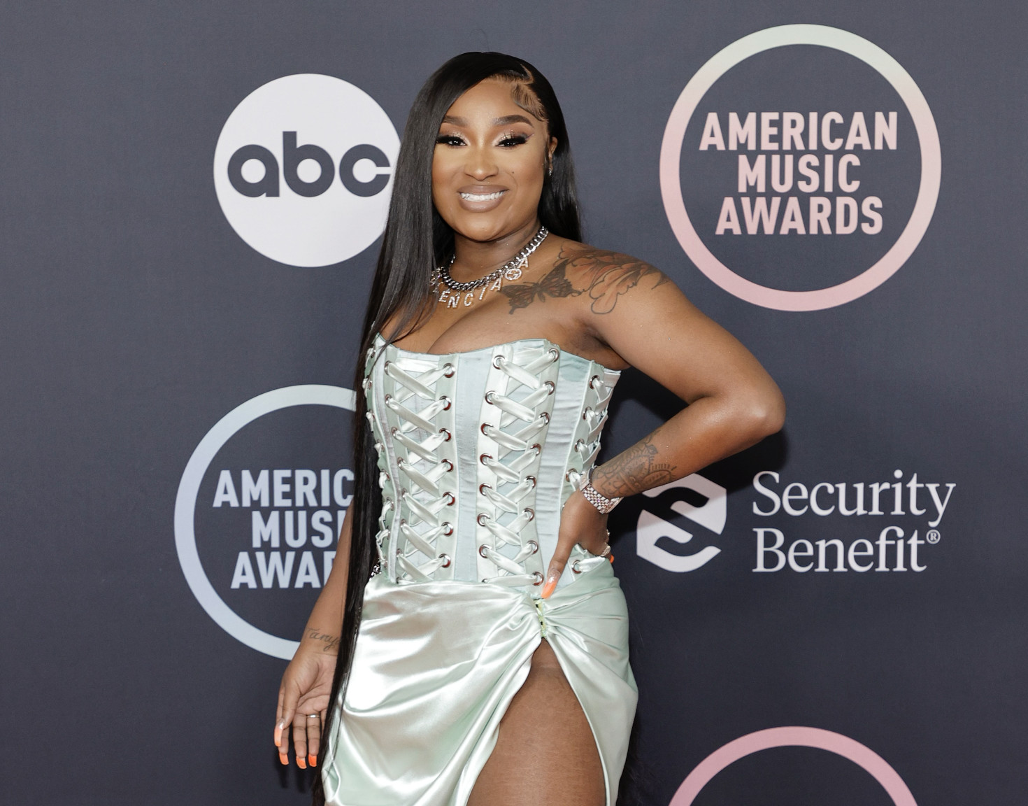 Erica Banks Sets The Tone For 2022 With A Handful Of Nearly-Nude Thirst  Traps
