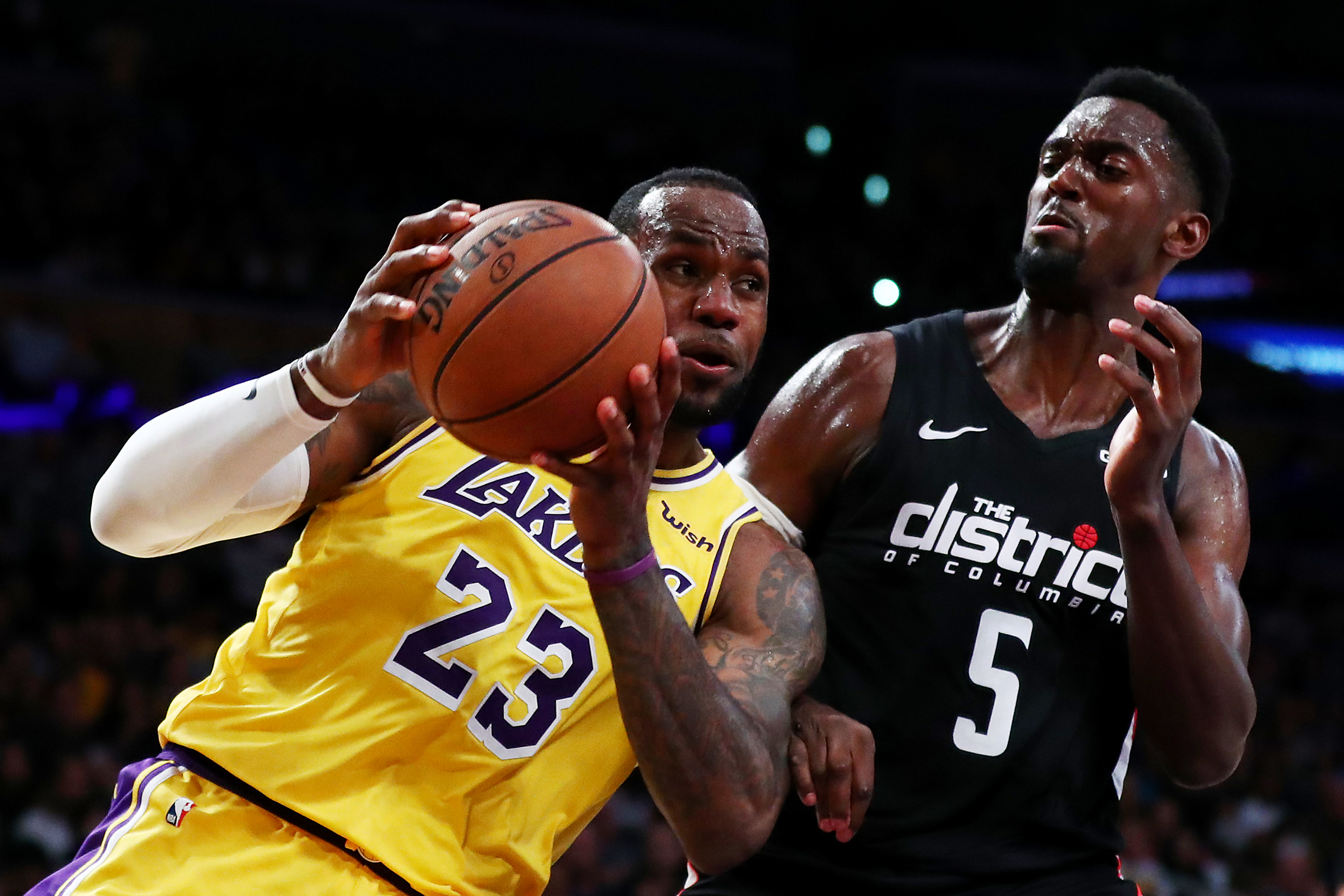 Lakers, LeBron James Lead NBA In Jersey & Merchandise Sales