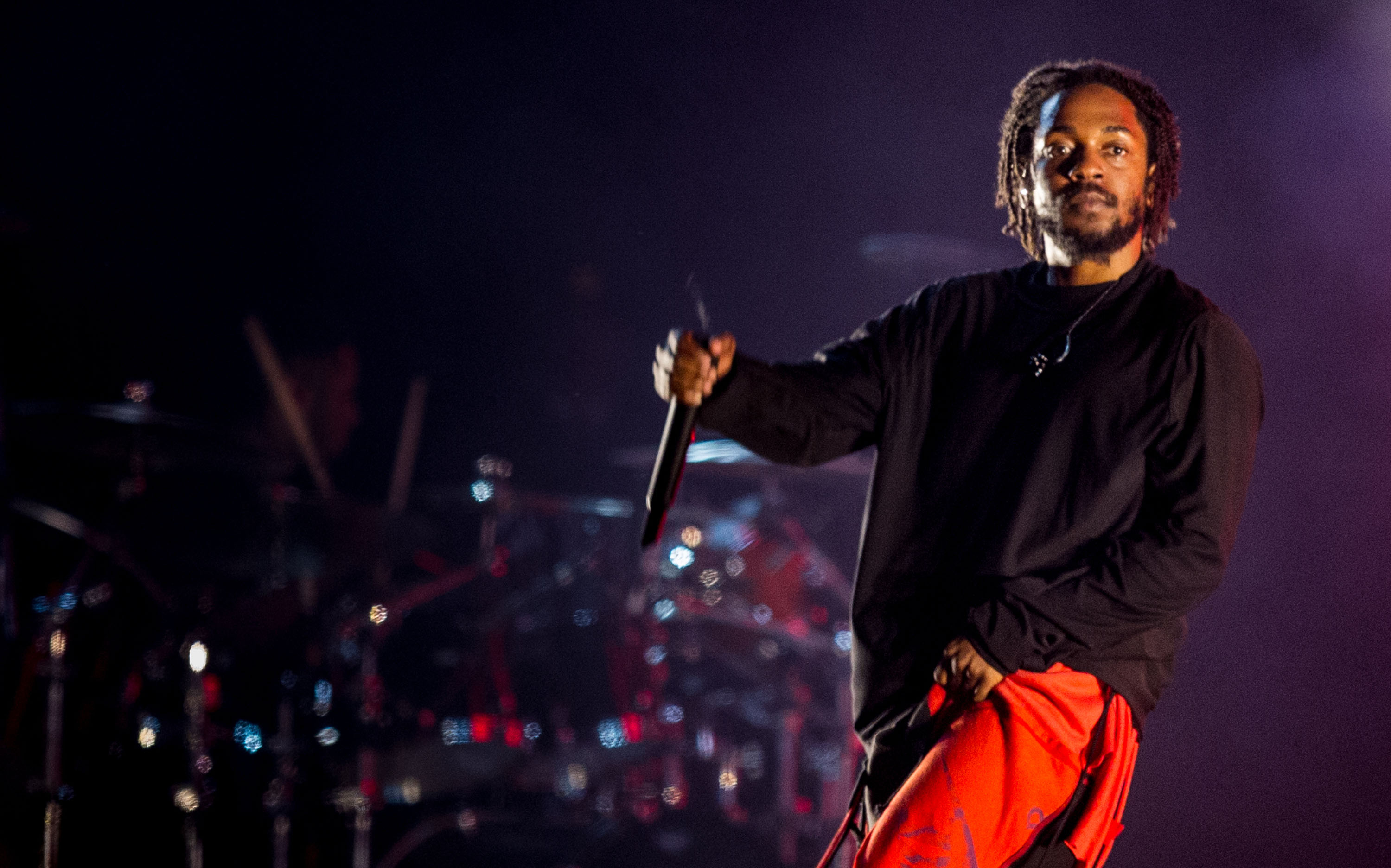 Kendrick Lamar Performs His Hit Song 'Alright' During Super Bowl