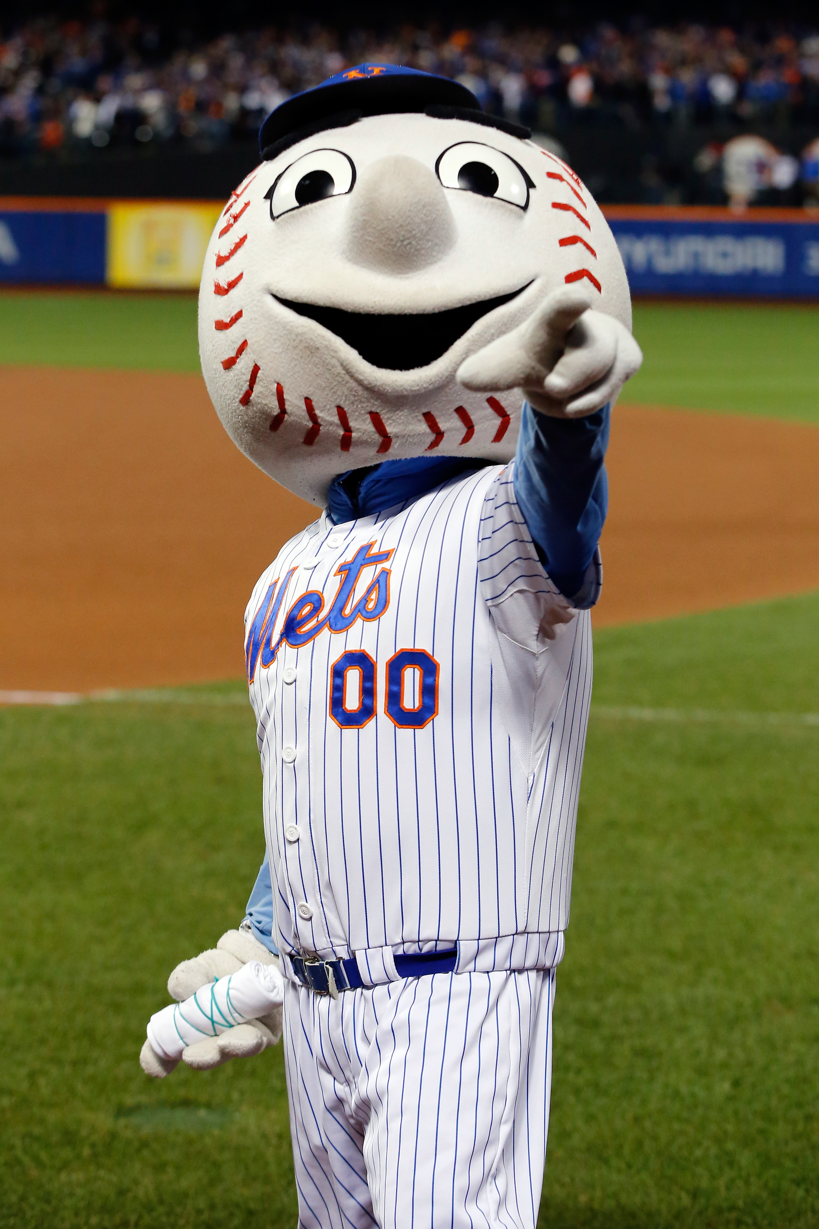 New York Mets fire Mr. Met for giving fans a finger 