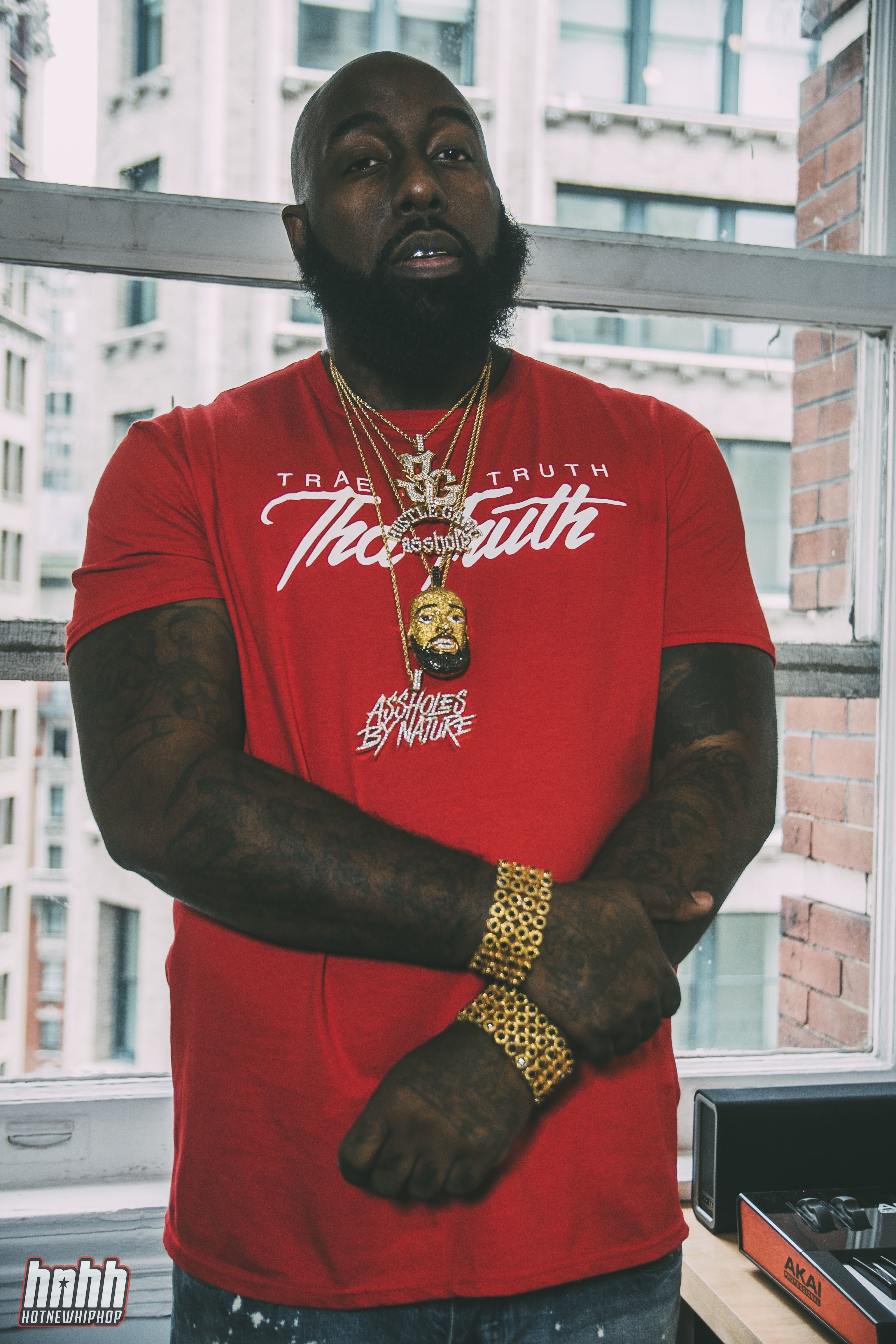 Watch Trae Tha Truth Push A Bullet Out Of His Arm