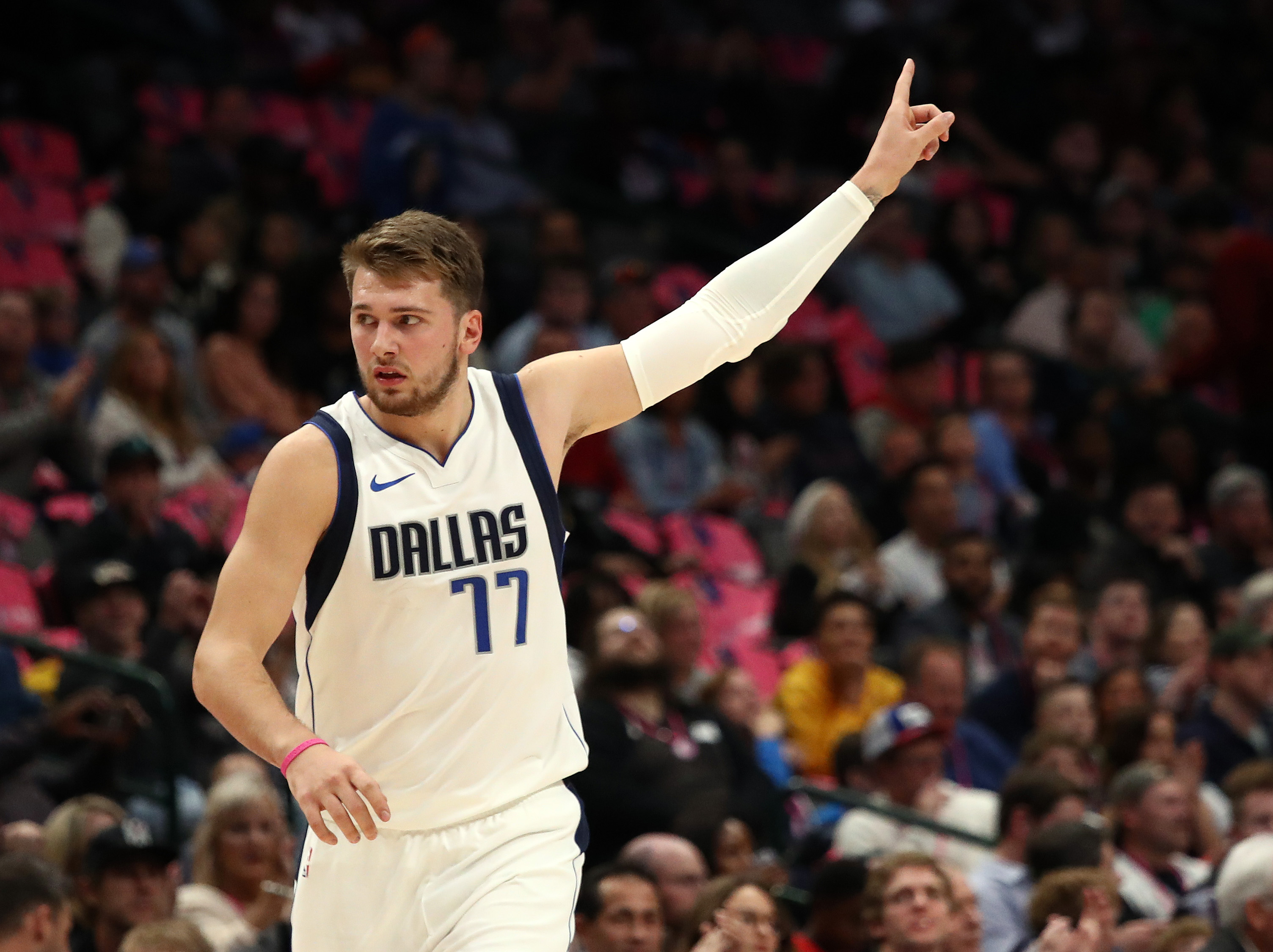 Luka Doncic officially signs rookie contract with Dallas Mavericks