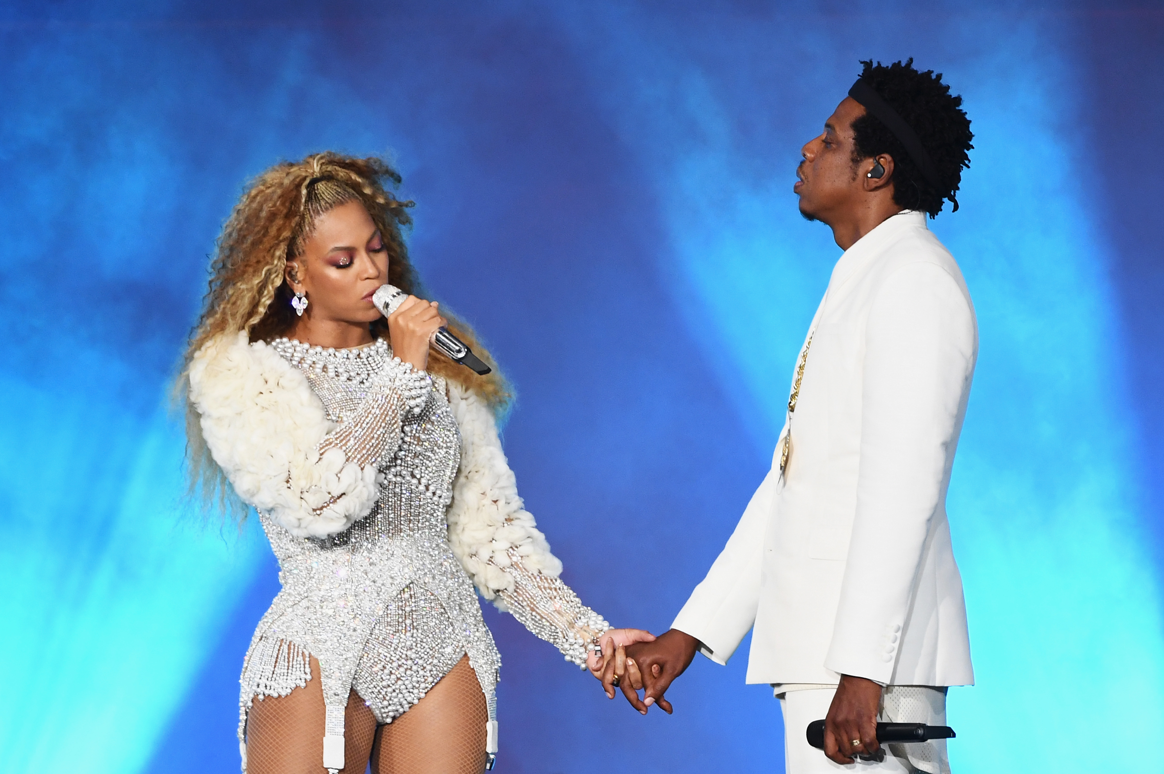 Random Fan Runs Onstage During Beyonce And Jay-Z “OTR II” Stop in Atlanta