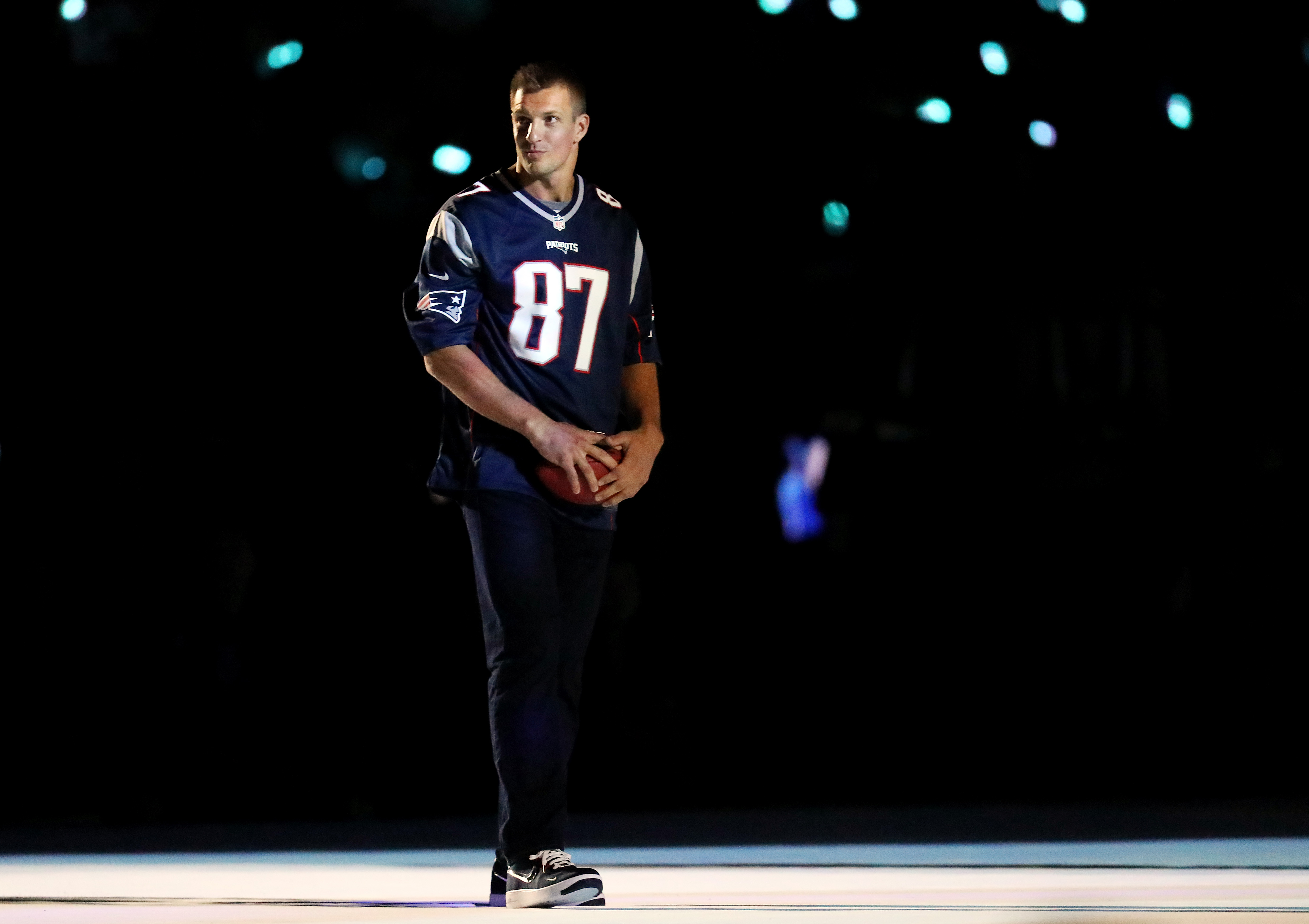 Patriots Trade Rob Gronkowski To Bucs