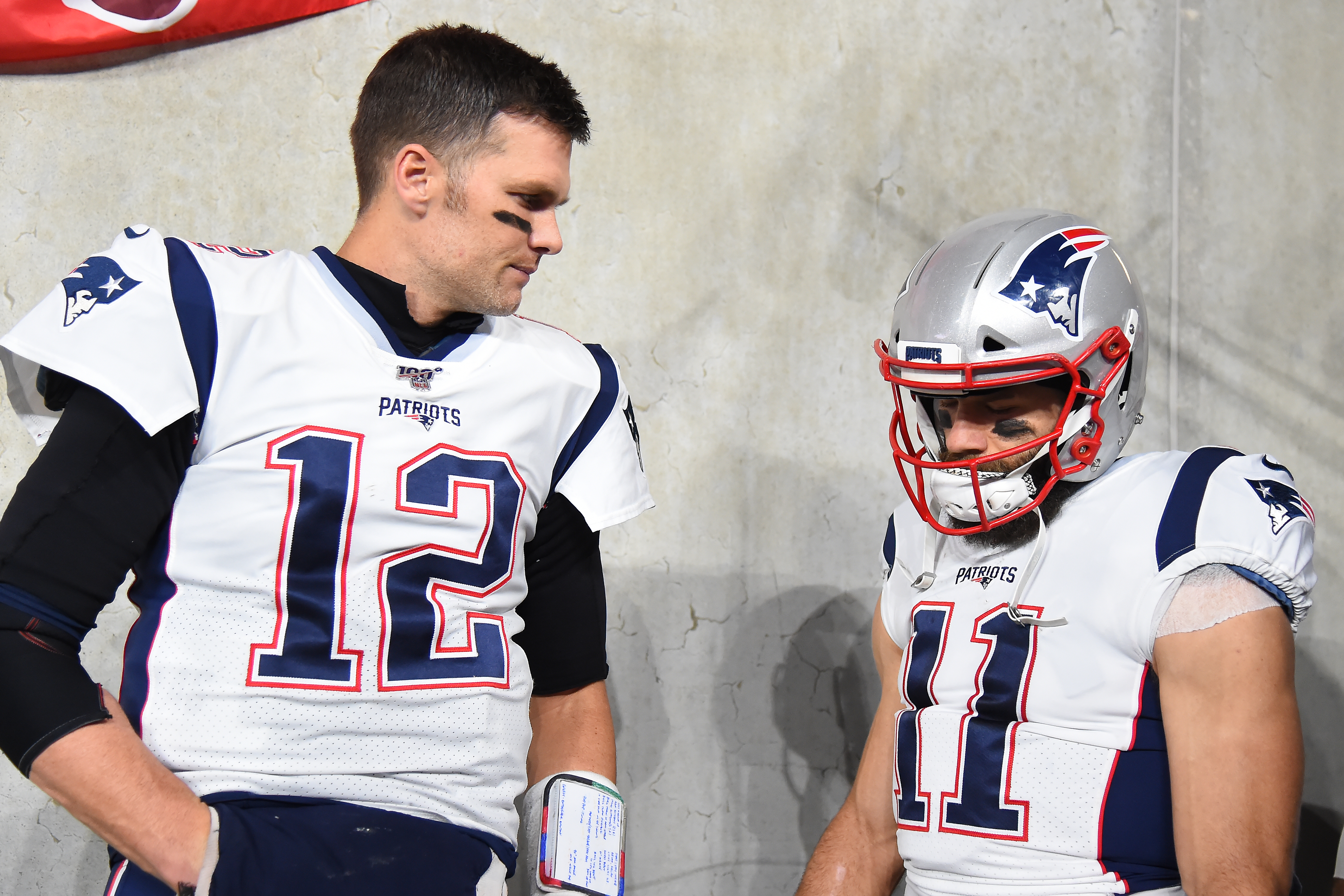 Tom Brady, Mike Vrabel appear to Facetime at Syracuse-UNC game