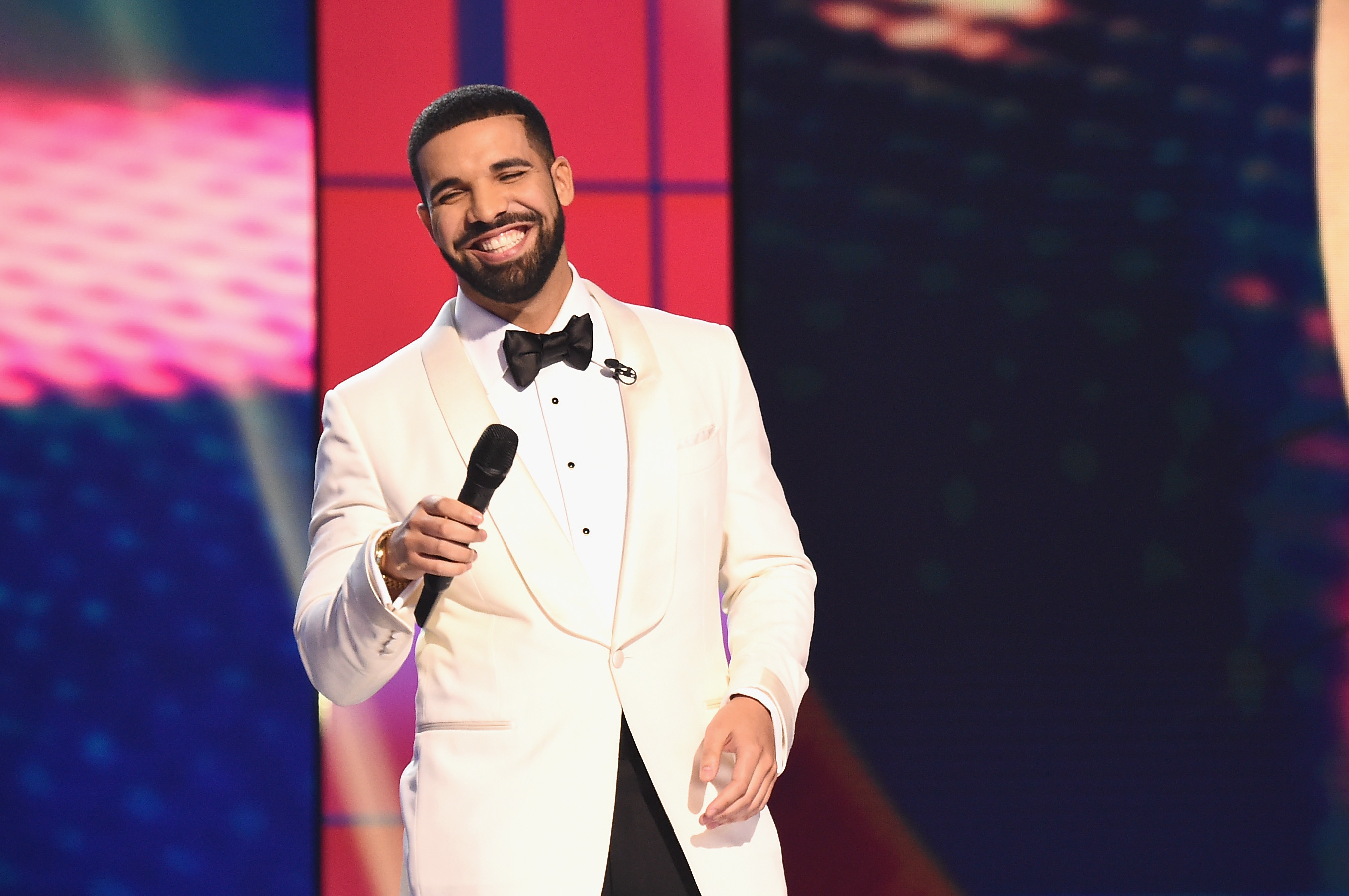 Drake Pulled Up To McDonald’s And Gave $10K To Two Employees