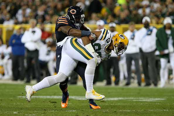 Bears linebacker Jerrell Freeman saves man with Heimlich maneuver at airport