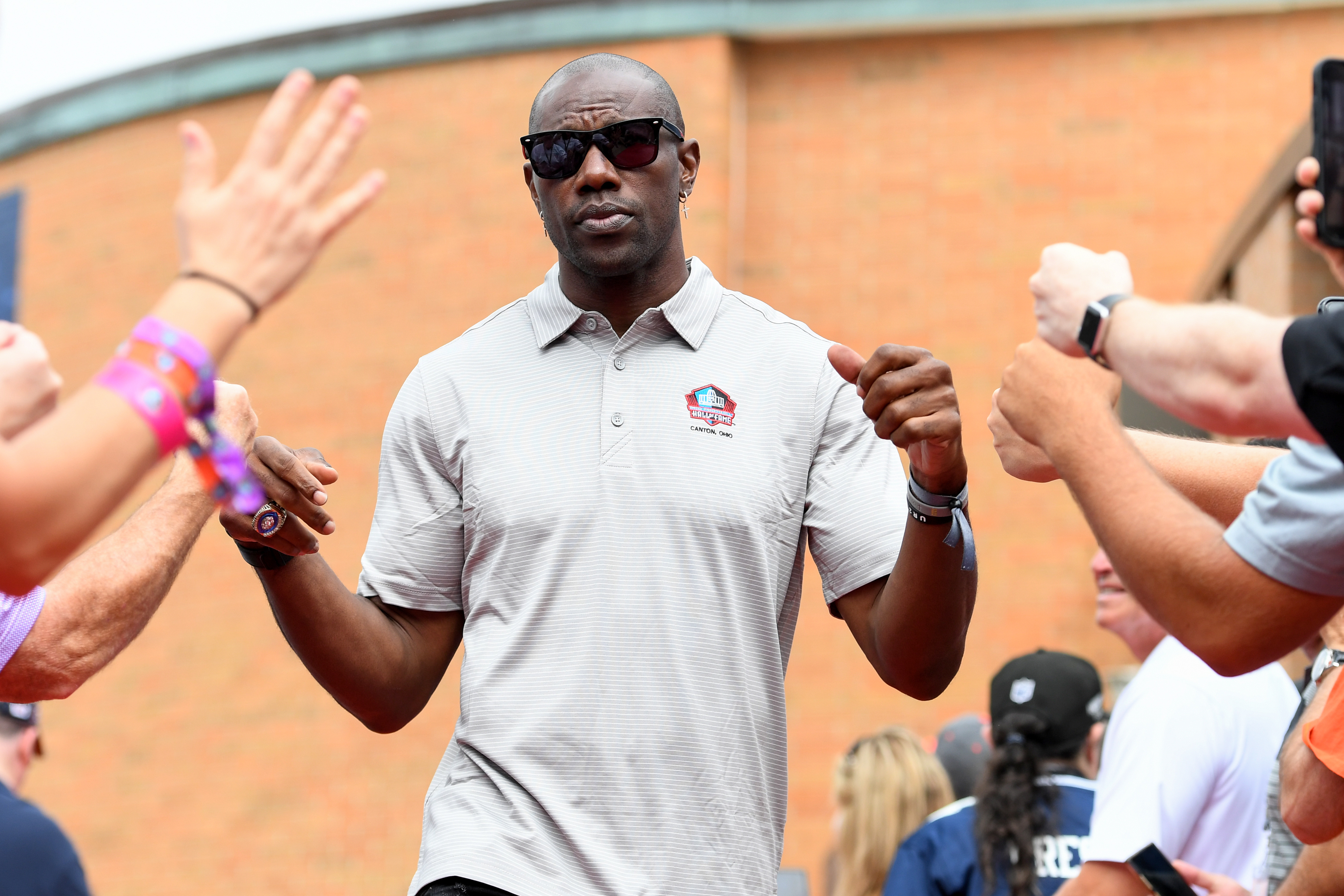 Terrell Owens Impresses With 4.5-Second 40-Yard Dash At 48 Years Old