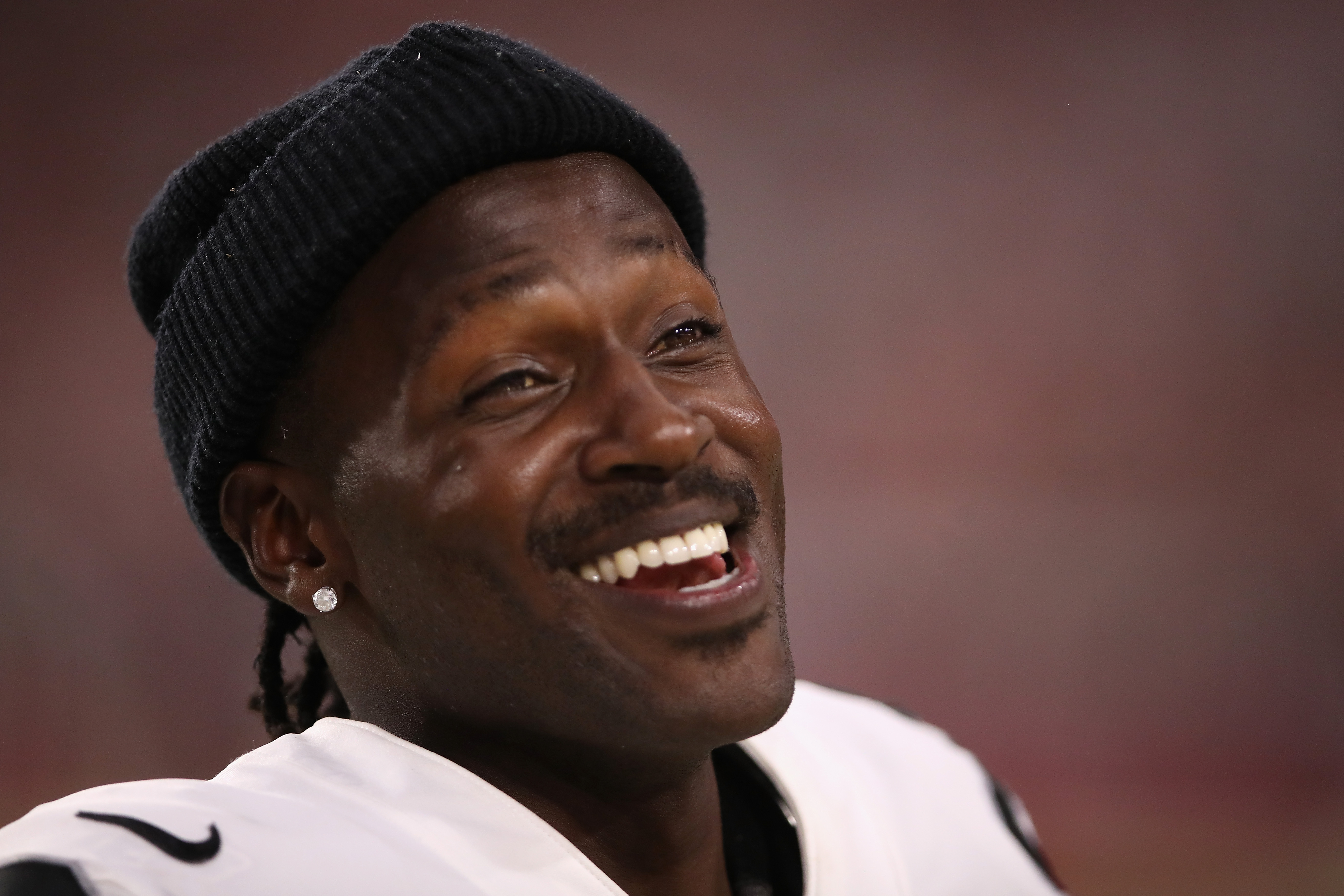 Report: Antonio Brown threatens retirement over new NFL helmet