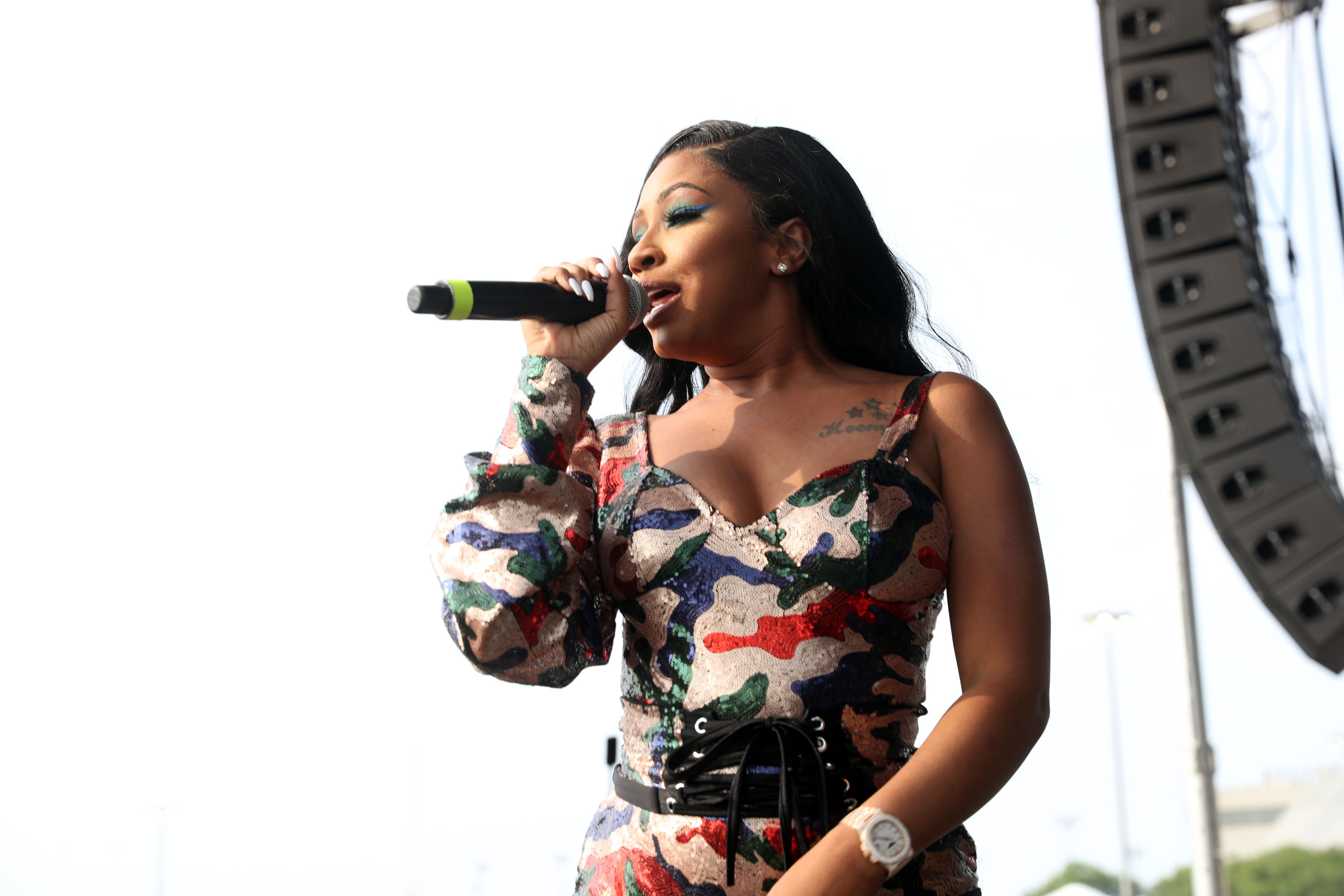 City Girls Yung Miami Shares Video Of Herself Crowdsurfing While Pregnant 9201