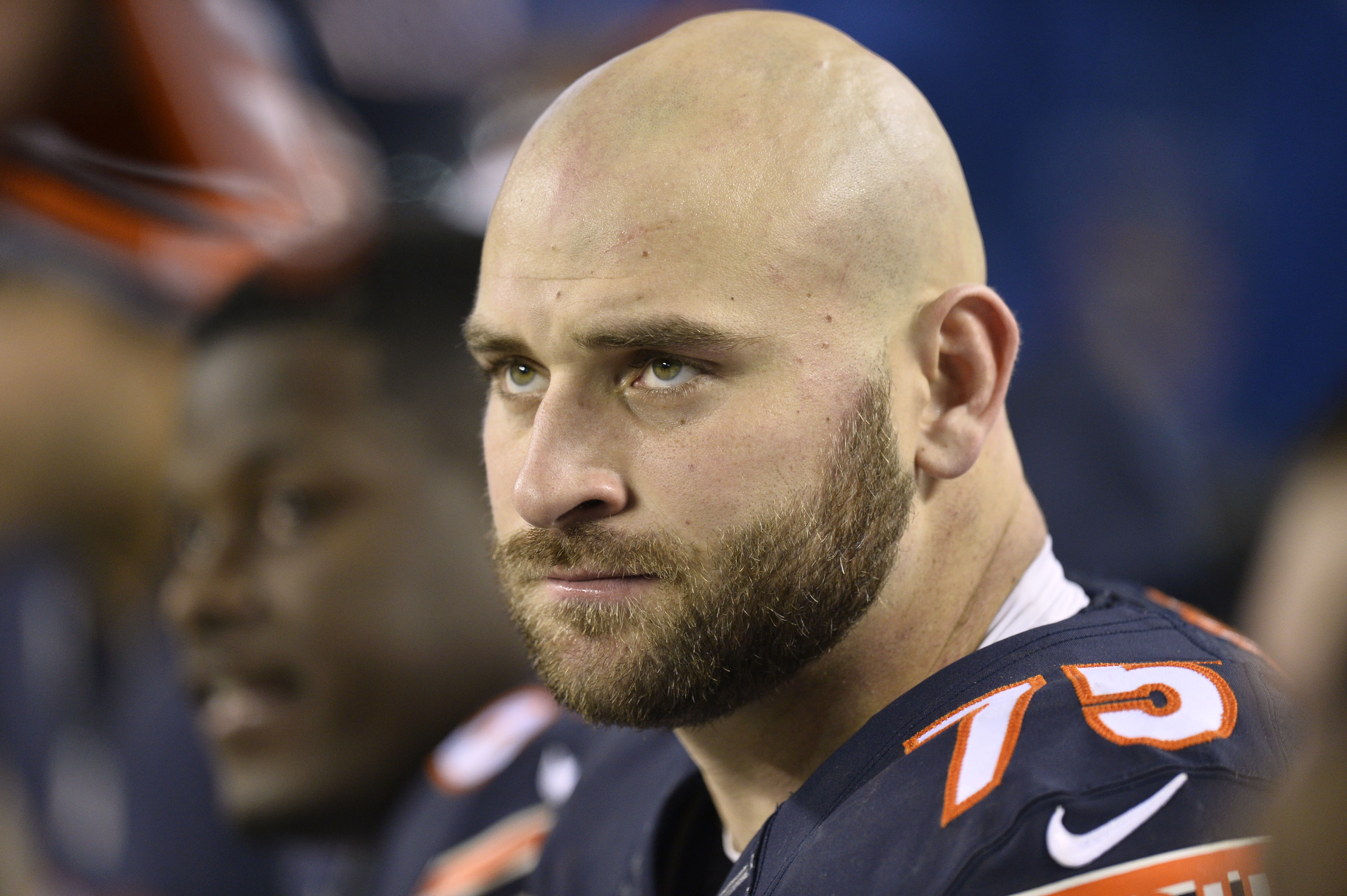 Kyle Long spotted on crutches in the locker room - Windy City Gridiron