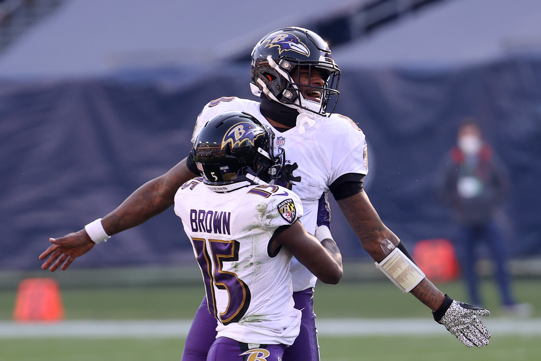 Ravens defense celebrates playoff win by dancing, stomping Titans logo