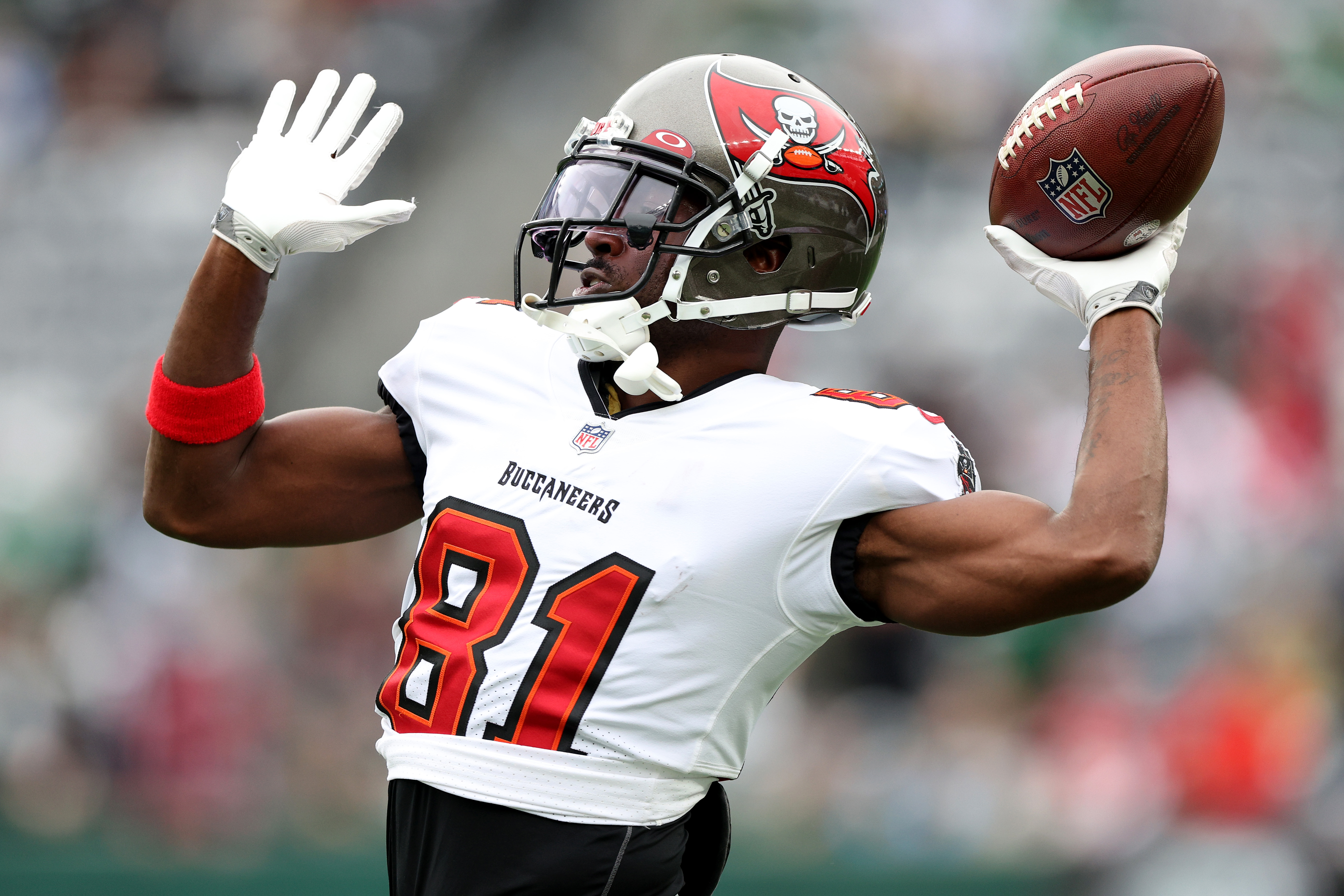 Tampa Bay Buccaneers WR Antonio Brown Refuses to Discuss