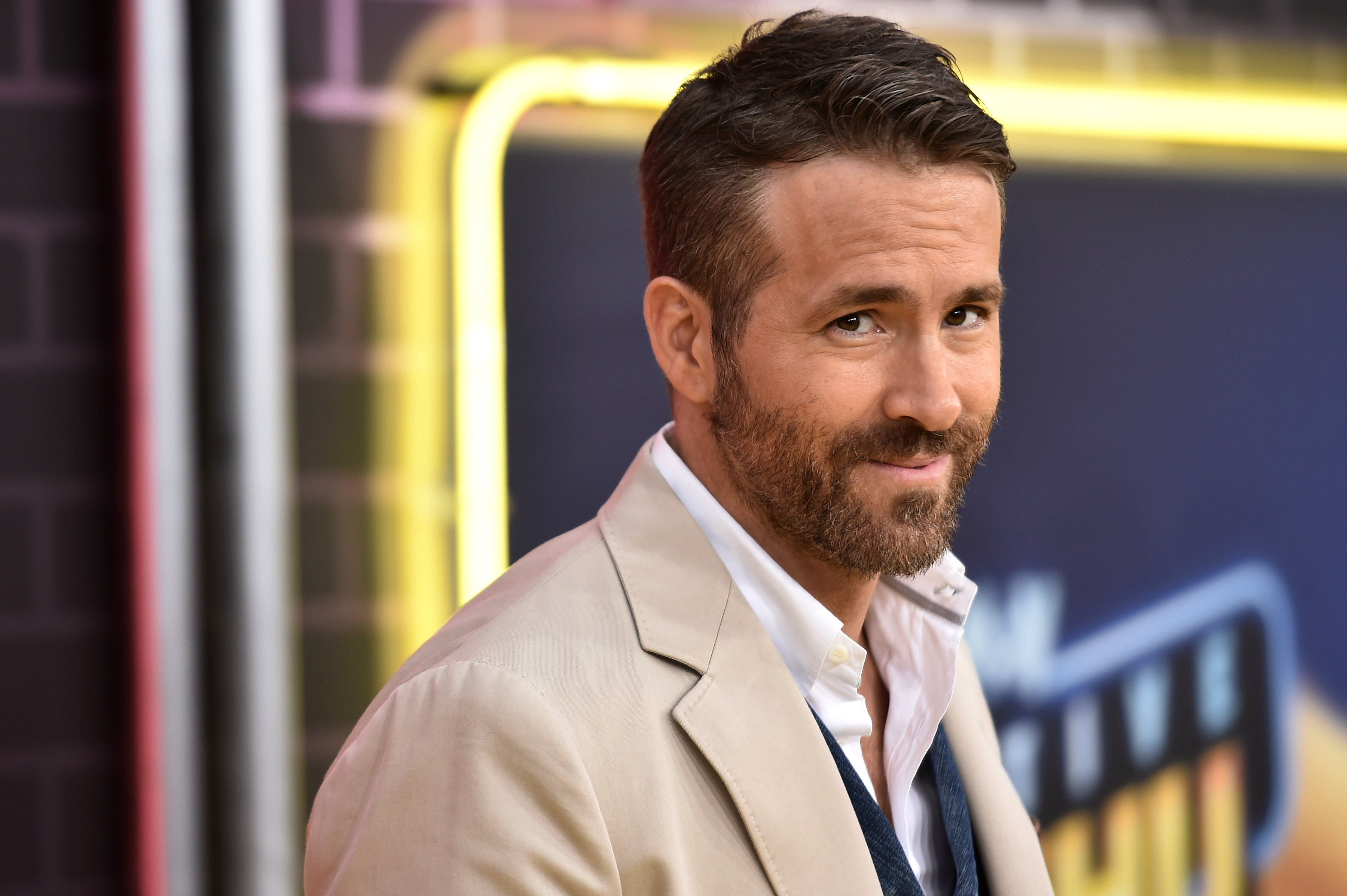 Ryan Reynolds Gifts Graduating Seniors From Alma Mater a Free Pizza in  Commencement Speech, Ryan Reynolds