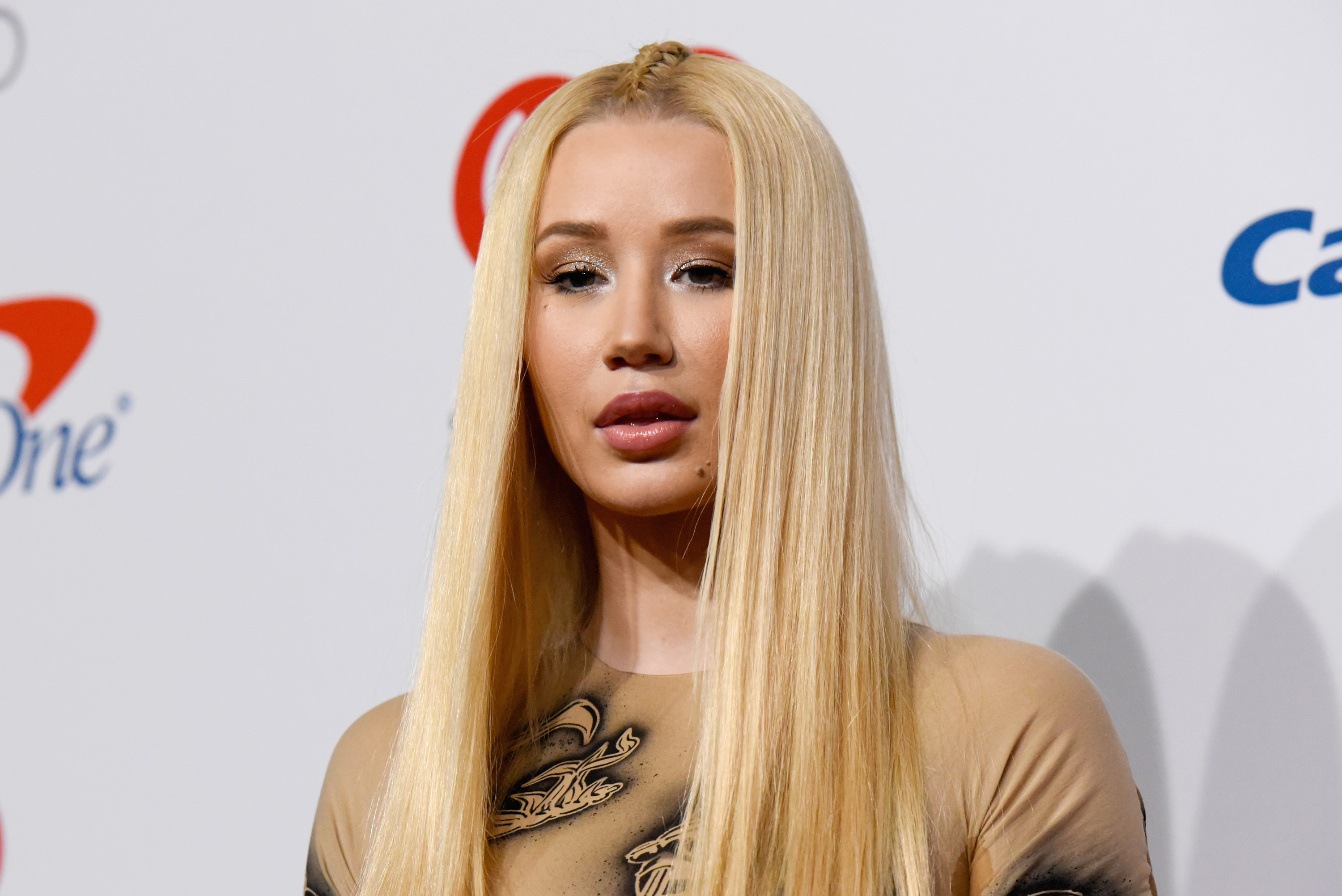 Iggy Azalea Switches Things Up And Debuts New Pink Hair
