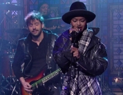 Lauryn Hill Covers The Beatles’ “Something” On Letterman