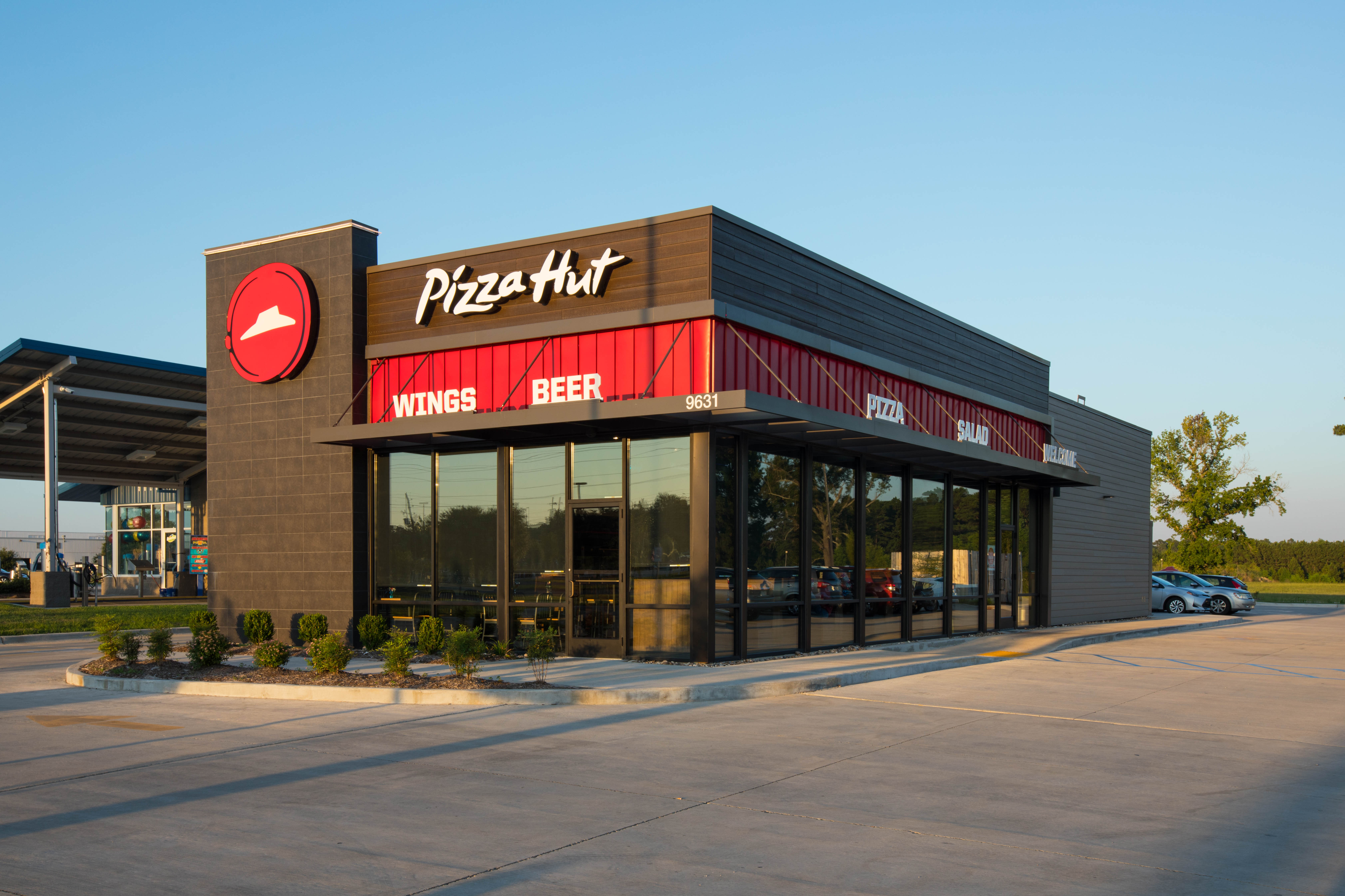 Pizza Hut Is Shutting Down Nearly 500 Restaurants In The U.S.