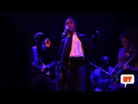 Lauryn Hill Performs “Lost One” Live In NYC